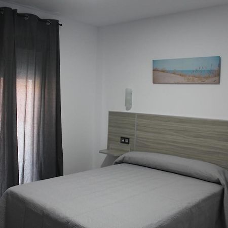 Hostal Maria Jose Conil De La Frontera Bagian luar foto