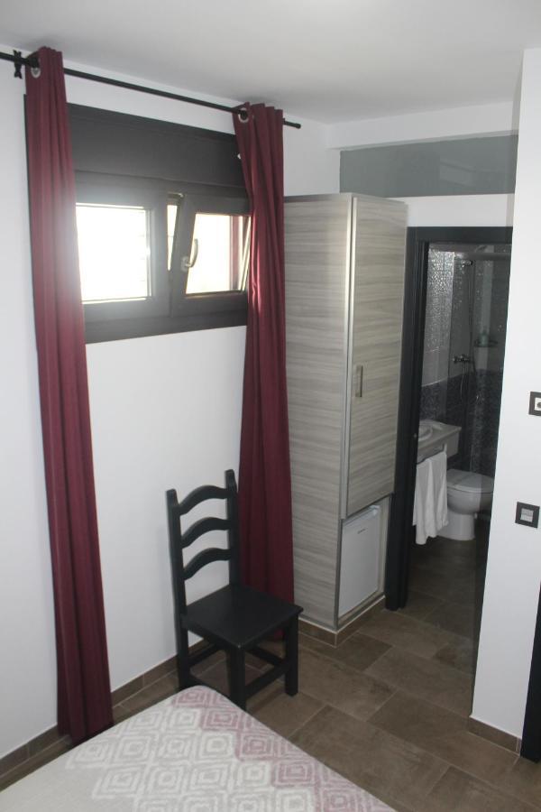 Hostal Maria Jose Conil De La Frontera Bagian luar foto