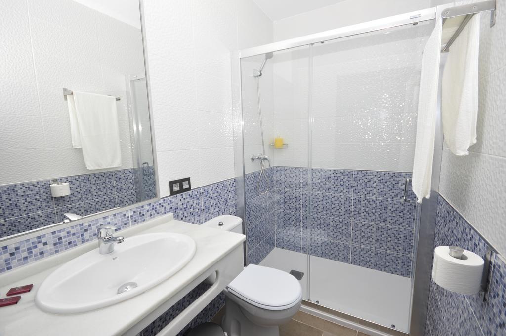 Hostal Maria Jose Conil De La Frontera Bagian luar foto