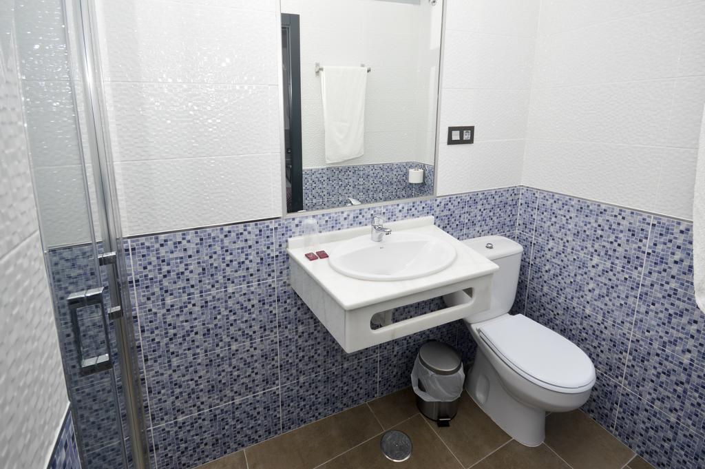 Hostal Maria Jose Conil De La Frontera Bagian luar foto
