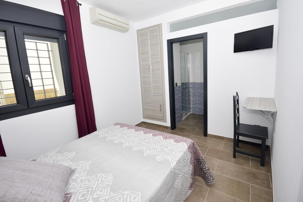 Hostal Maria Jose Conil De La Frontera Bagian luar foto